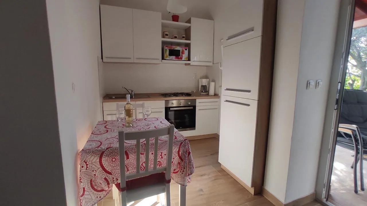 Apartment Little House Fažana