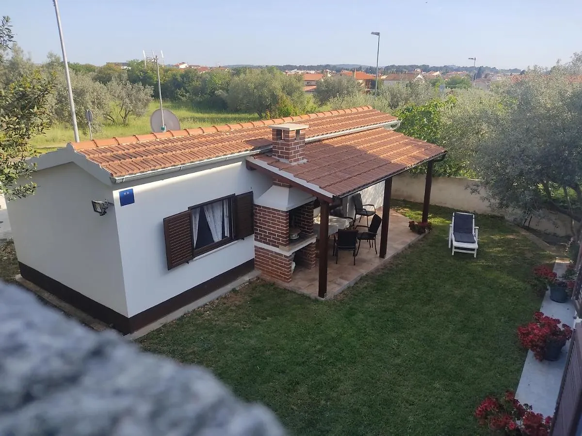 Apartment Little House Fažana Kroatien